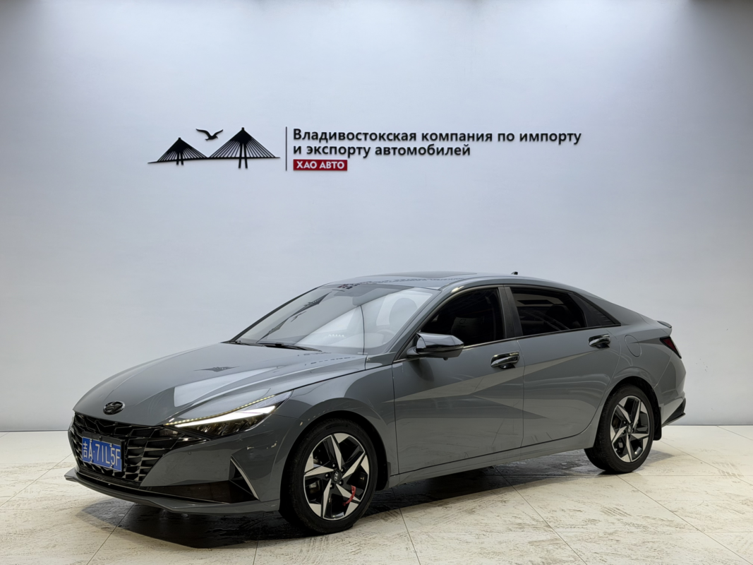 HYUNDAI Elantra