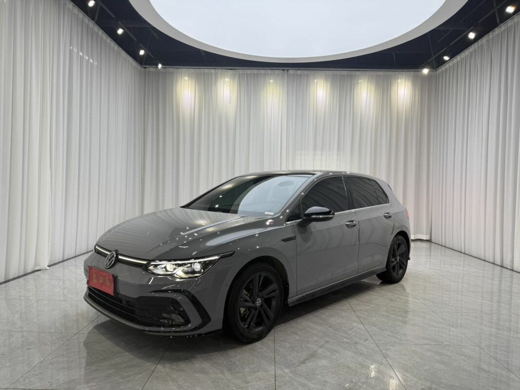 VOLKSWAGEN Golf R-Line